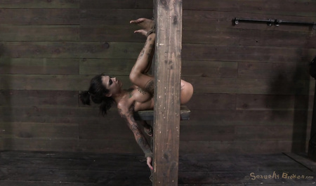 Прожженная блядина в диком БДСМ сексе с фистингом! Лучшее HD порно