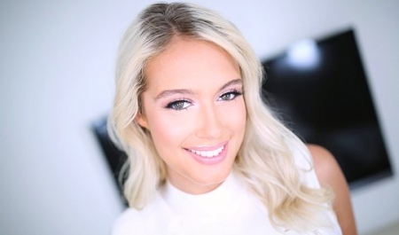 Соскучившись по огромному члену, вызвала членистого ебаря на дом для жесткого траха! HD порнуха