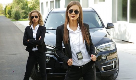 ЦРУшные сучки жестко трахают шпиона в наказание! Страстное HD порно с агентками