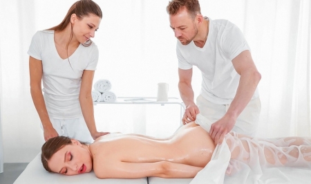 Красотка на массаже получила твердый хуй в тугую задницу! Горячий анал HD порно