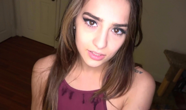 Молоденькая чикса всегда готова на жаркий перепихон с братом! Топовая HD порнуха