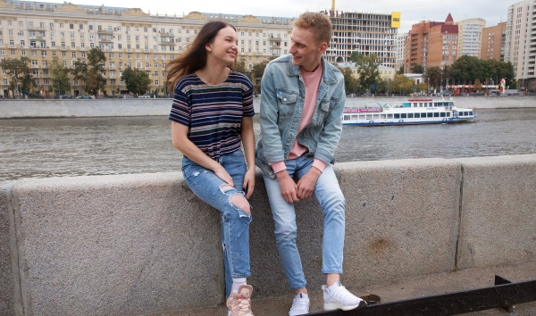 Проехал через Москву за манящей нежной киской на свидании — Жесткий трах в HD!