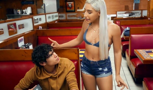 Жестко шарахнул сиськую подругу раком в туалете, пока парень занят! Топ HD порно измена