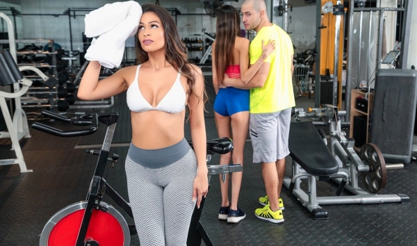 Качок из тренажерки влюбился в сочную жопу прелестной милфы и отодрал её в экстазе! Лучшее HD порно