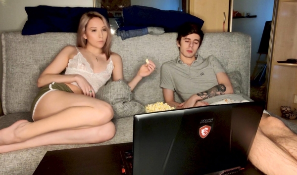 Русская сестрёнка закадрила брата на дикий домашний анал с двойным проникновением! HD топ