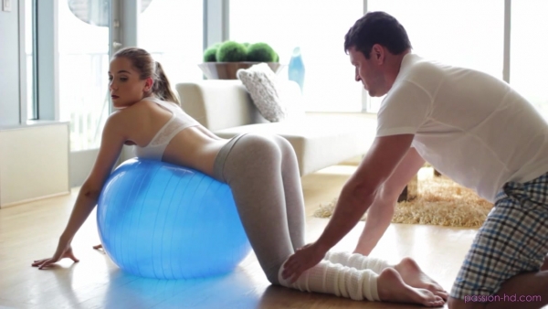 Милашка кончает мгновенно от жесткой ебли раком! Лучшая HD порнуха