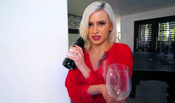 Милашка стонет от нежного массажа и кончает от домашнего траха! Лучшая HD порнуха