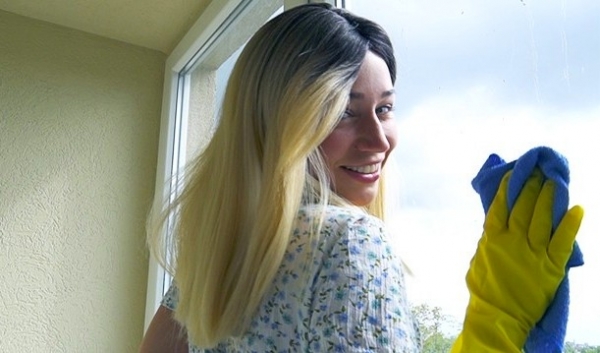 Горячая русская подруга убирает квартиру за страстный домашний секс! Лучшая HD порнуха