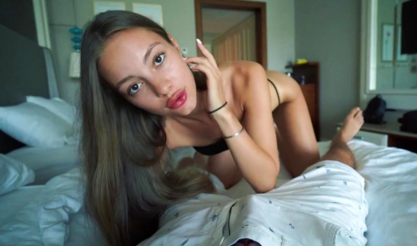 Ревнивая сестра соблазняет брата всеми дырочками после подруги! Горячий инцест в HD