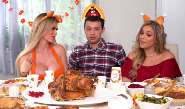 Черный жеребец трахает мачеху и её замужнюю подругу в жарком HD!