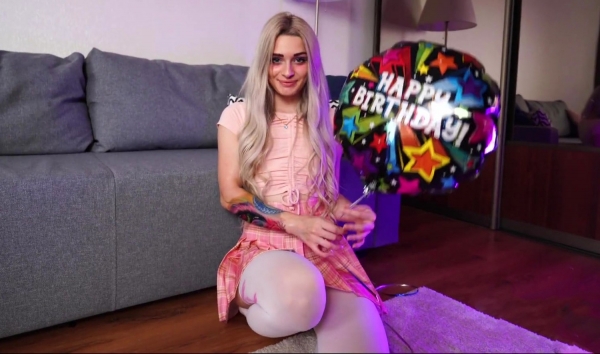 Питерский пацан сам ебет 18-летнюю сестренку в подарок на ДР — топовая HD порнуха!