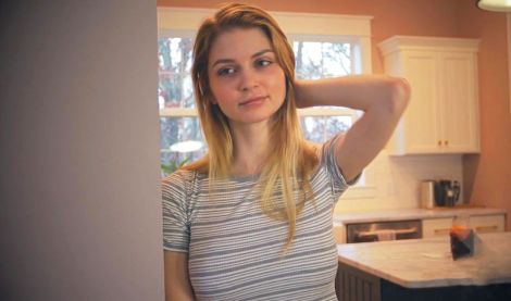 Усатый брат жестко трахает сводную русскую сестру-милашку и кончает внутрь! Топ HD порнуха