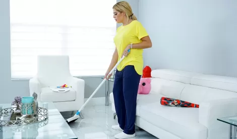 Горячая домохозяйка устала мастурбировать: заказала мужа на час и оттрахала по полной программе! HD порнуха