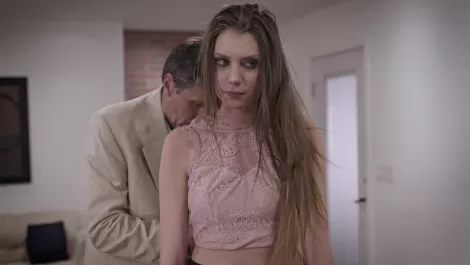 Отчим и начальник рвут падчерицу по очереди - жесткий трах в HD порно!