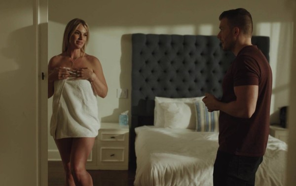 Тёща — ядерная секс-бомба! Трахни её вместо жены: порно измена с русским переводом в HD