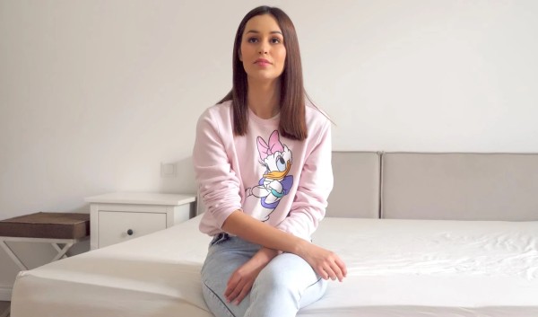 Настоящая русская милашка Мари жестко трахается на порно-кастинге! Лучшее HD порно