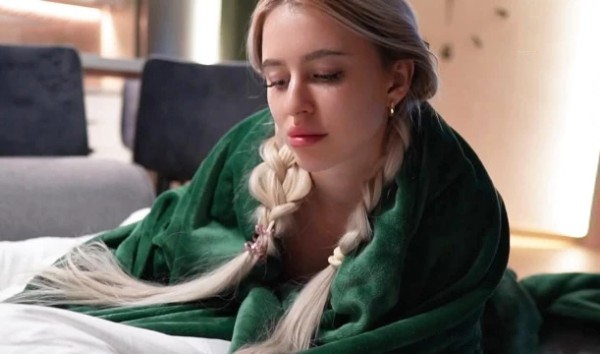 Брат выебал горячую сестричку и залил спермой трусики! Лучший инцест в HD