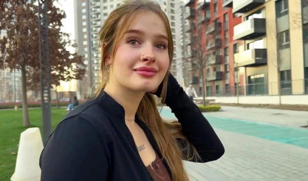 Соседке бабки без обязательств — она отсосала с дикой благодарностью и страстью! Горячий минет HD