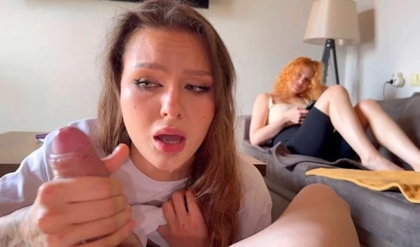 Русская сучка сосет хуй за карточный долг! Горячий минет в HD