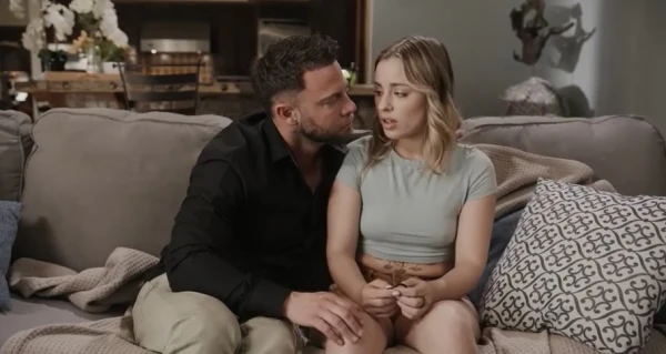 Девушка благодарит донора почки: сочный минет и трах в киску на диване! HD порно