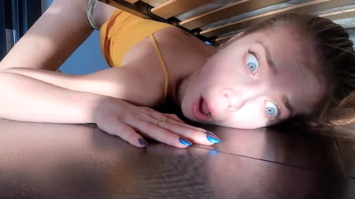 Сестра застряла под кроватью, а старший брат тут как тут пользуется её дырочкой и ебет в киску — Порнуха на каждый день!